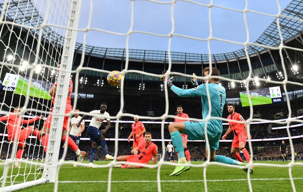 https://www.gettyimages.com/detail/news-photo/davinson-sanchez-of-tottenham-hotspur-scores-their-sides-news-photo/1357303125?adppopup=true